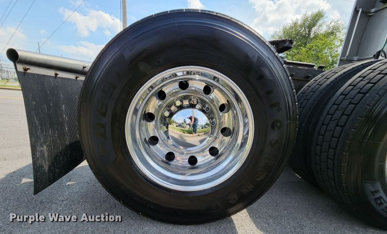 image for item MK9148 2013 Peterbilt 386  semi truck