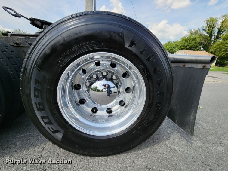 image for item MK9148 2013 Peterbilt 386  semi truck