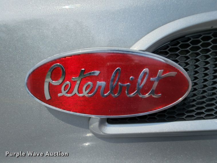 image for item MK9148 2013 Peterbilt 386  semi truck