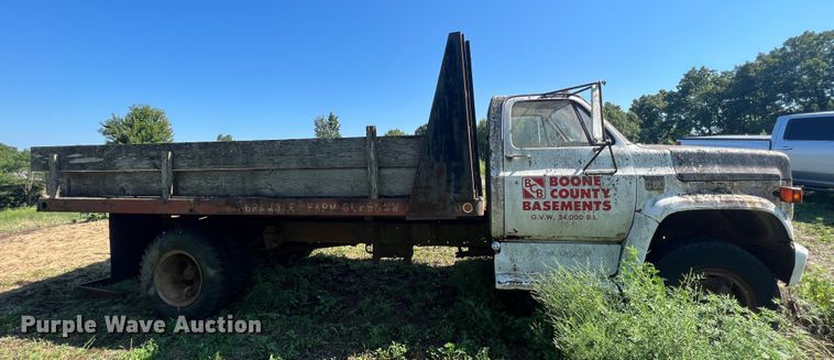 image for item MR9795 1975 Chevrolet C60  dump flatbed truck