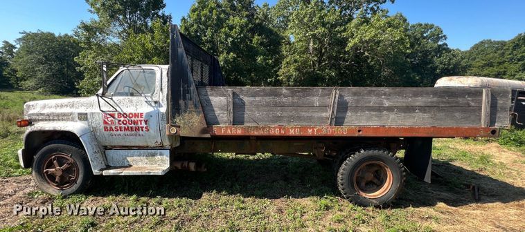 image for item MR9795 1975 Chevrolet C60  dump flatbed truck