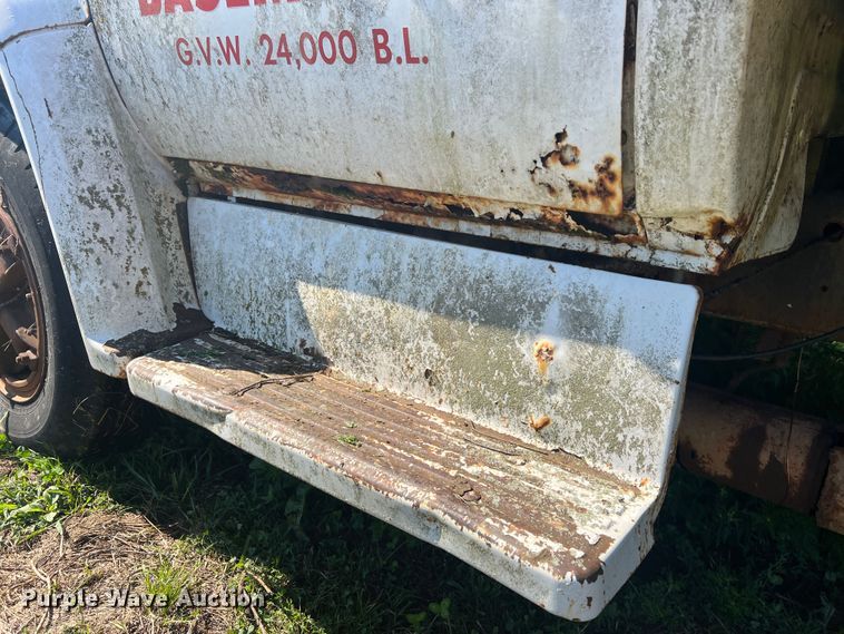 image for item MR9795 1975 Chevrolet C60  dump flatbed truck