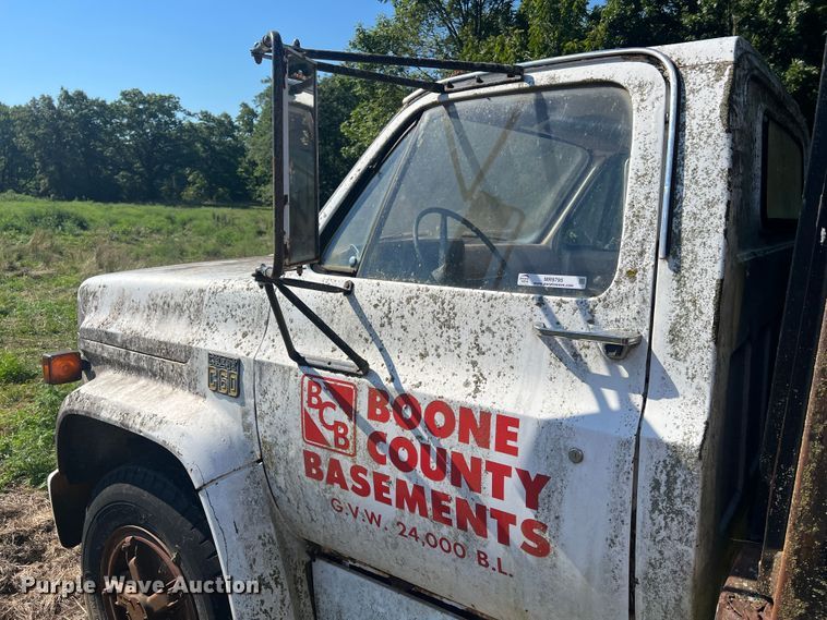 image for item MR9795 1975 Chevrolet C60  dump flatbed truck