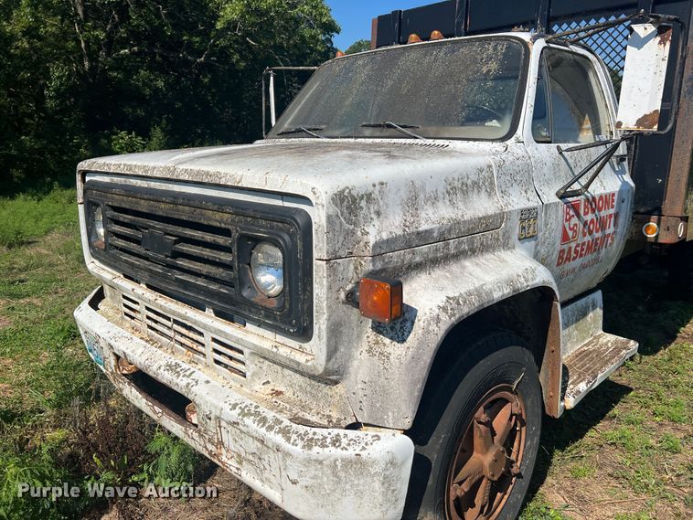 image for item MR9795 1975 Chevrolet C60  dump flatbed truck