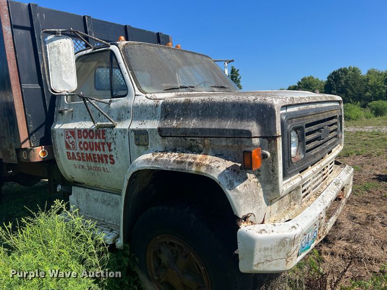 image for item MR9795 1975 Chevrolet C60  dump flatbed truck