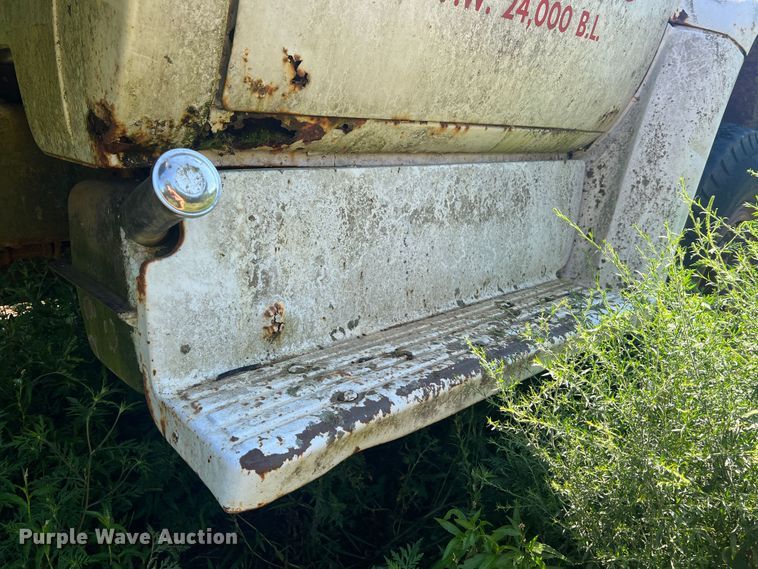 image for item MR9795 1975 Chevrolet C60  dump flatbed truck