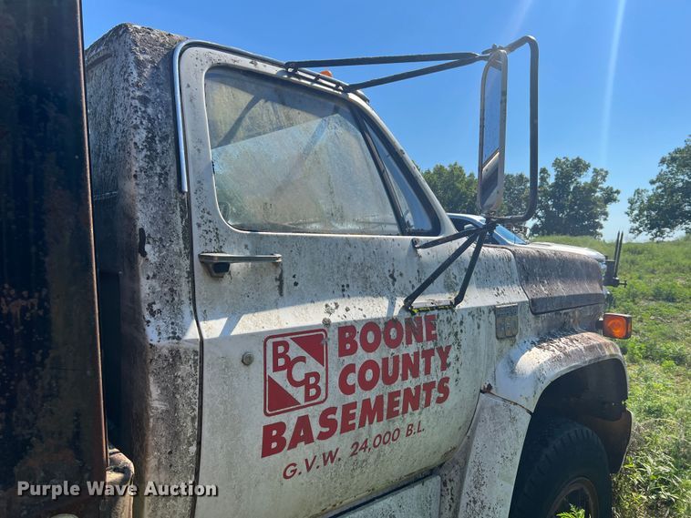 image for item MR9795 1975 Chevrolet C60  dump flatbed truck