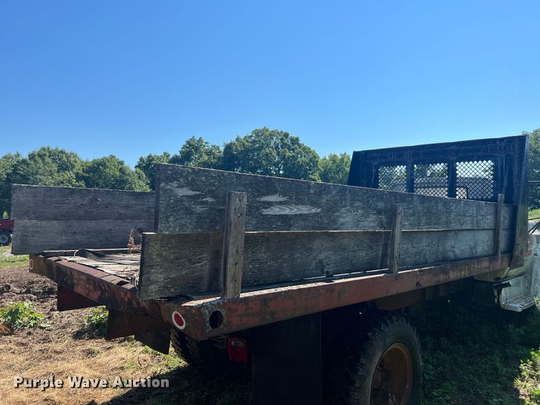 image for item MR9795 1975 Chevrolet C60  dump flatbed truck