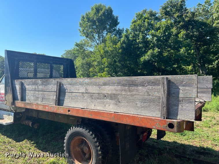 image for item MR9795 1975 Chevrolet C60  dump flatbed truck