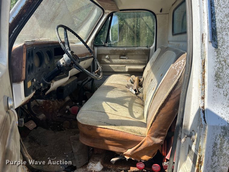 image for item MR9795 1975 Chevrolet C60  dump flatbed truck