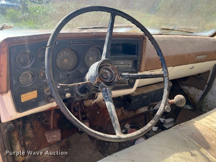 image for item MR9795 1975 Chevrolet C60  dump flatbed truck