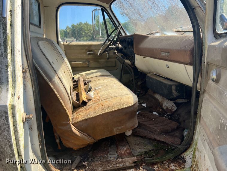 image for item MR9795 1975 Chevrolet C60  dump flatbed truck