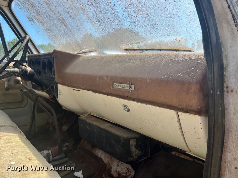 image for item MR9795 1975 Chevrolet C60  dump flatbed truck