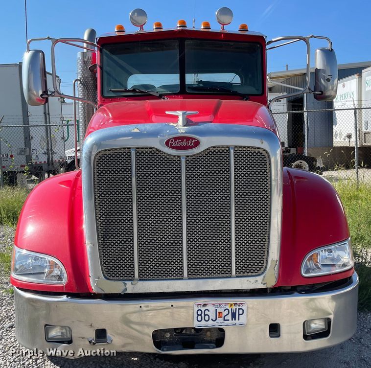 image for item MU9073 2011 Peterbilt 384  semi truck
