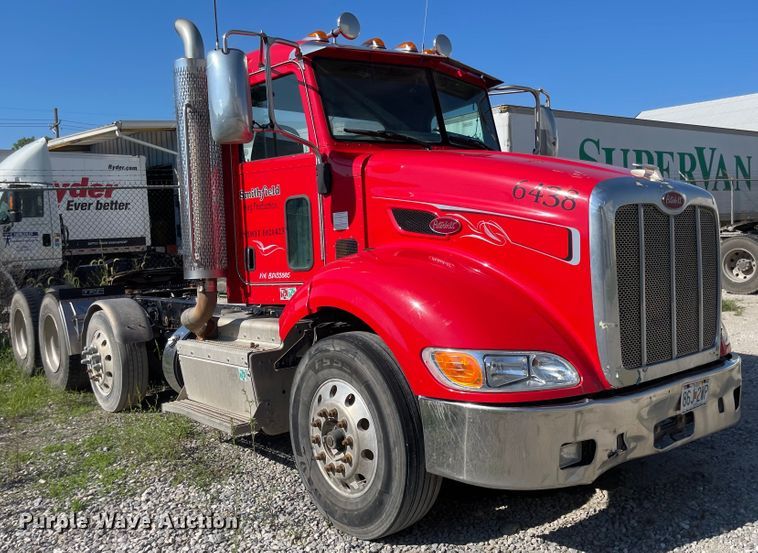 image for item MU9073 2011 Peterbilt 384  semi truck