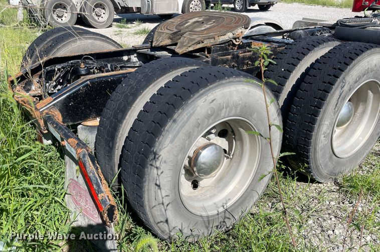 image for item MU9073 2011 Peterbilt 384  semi truck