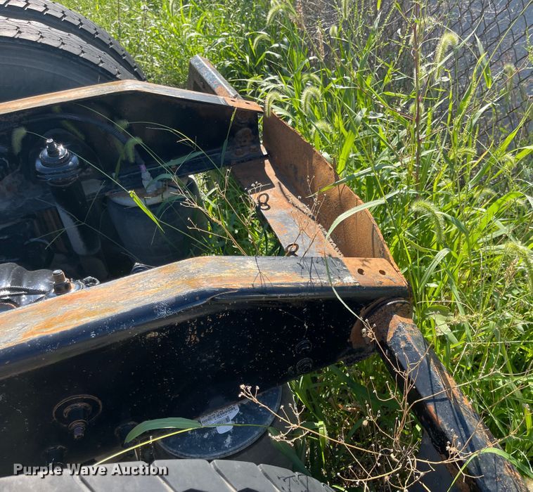 image for item MU9073 2011 Peterbilt 384  semi truck