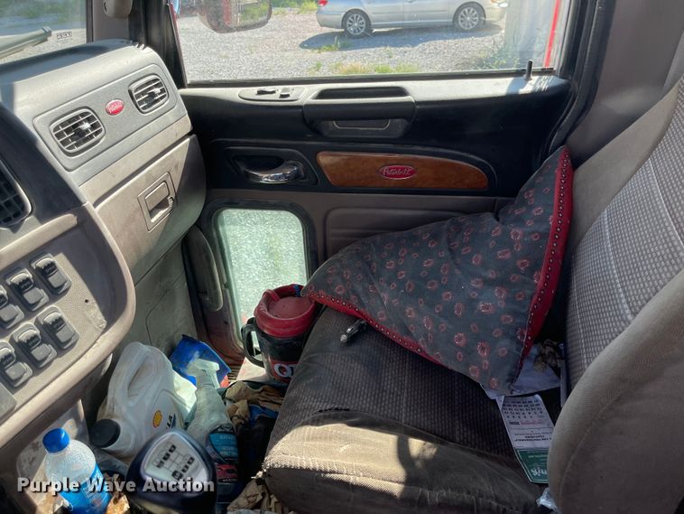 image for item MU9073 2011 Peterbilt 384  semi truck