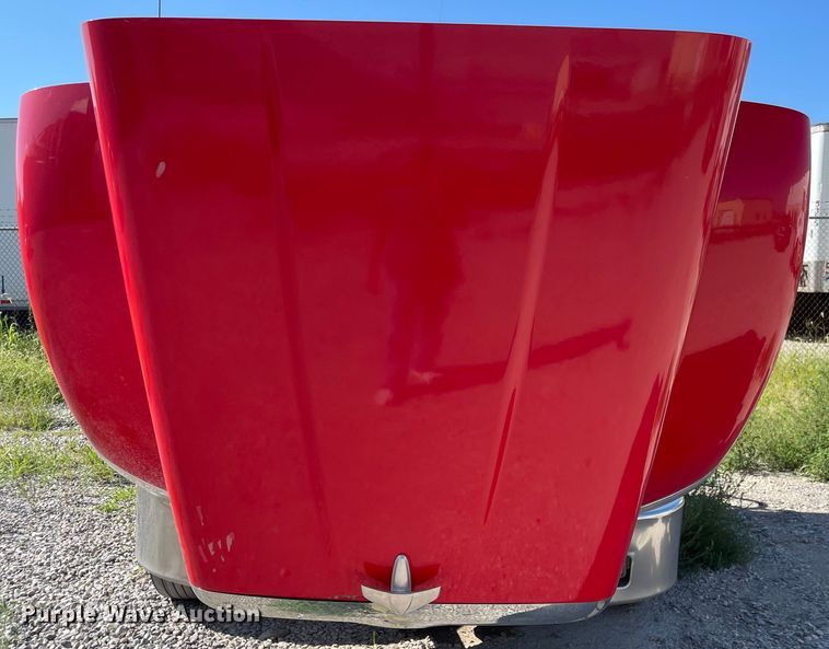 image for item MU9073 2011 Peterbilt 384  semi truck