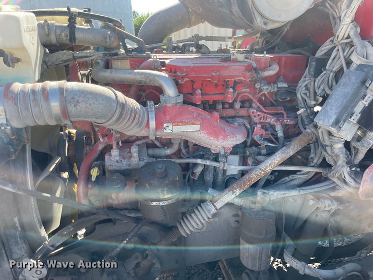 image for item MU9073 2011 Peterbilt 384  semi truck