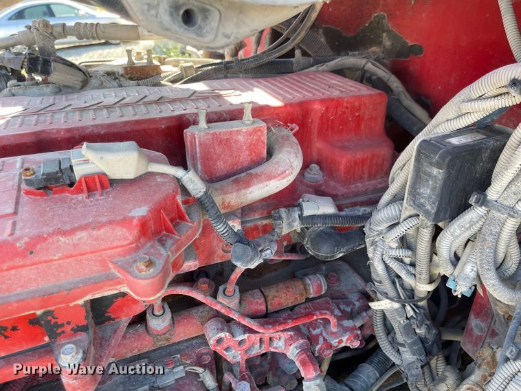 image for item MU9073 2011 Peterbilt 384  semi truck