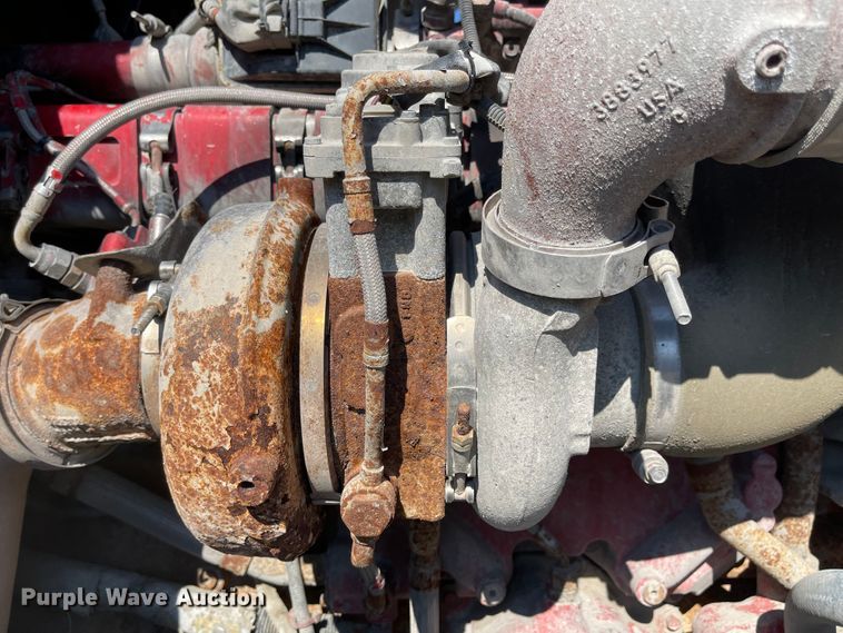 image for item MU9073 2011 Peterbilt 384  semi truck