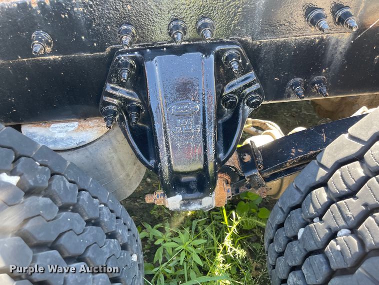 image for item MU9073 2011 Peterbilt 384  semi truck