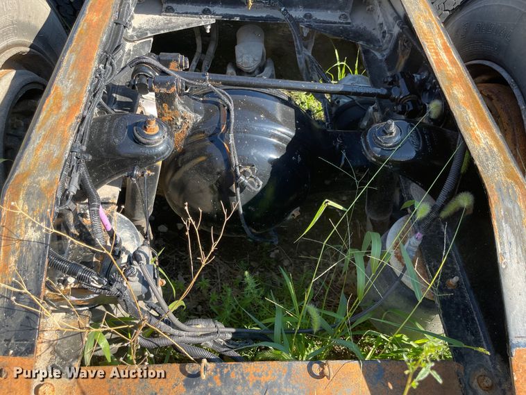 image for item MU9073 2011 Peterbilt 384  semi truck