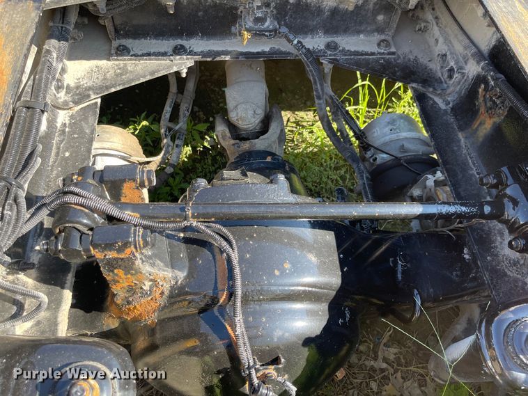 image for item MU9073 2011 Peterbilt 384  semi truck