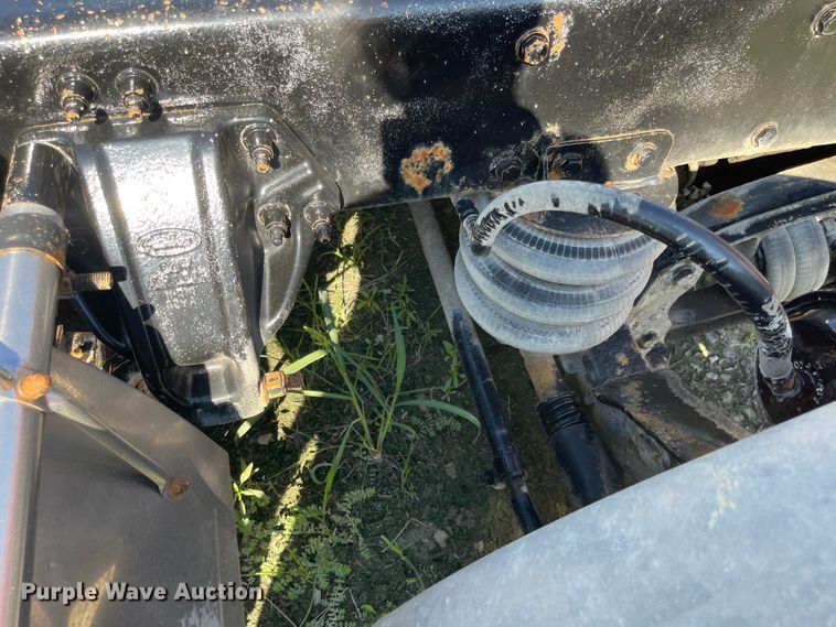 image for item MU9073 2011 Peterbilt 384  semi truck