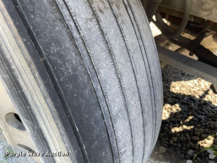 image for item MU9073 2011 Peterbilt 384  semi truck