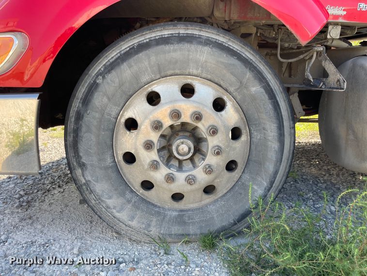 image for item MU9073 2011 Peterbilt 384  semi truck