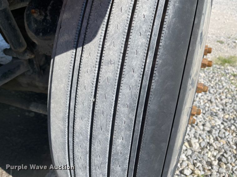 image for item MU9073 2011 Peterbilt 384  semi truck