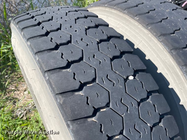 image for item MU9073 2011 Peterbilt 384  semi truck