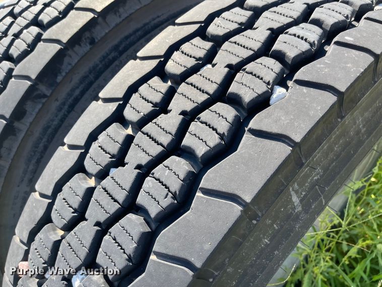 image for item MU9073 2011 Peterbilt 384  semi truck