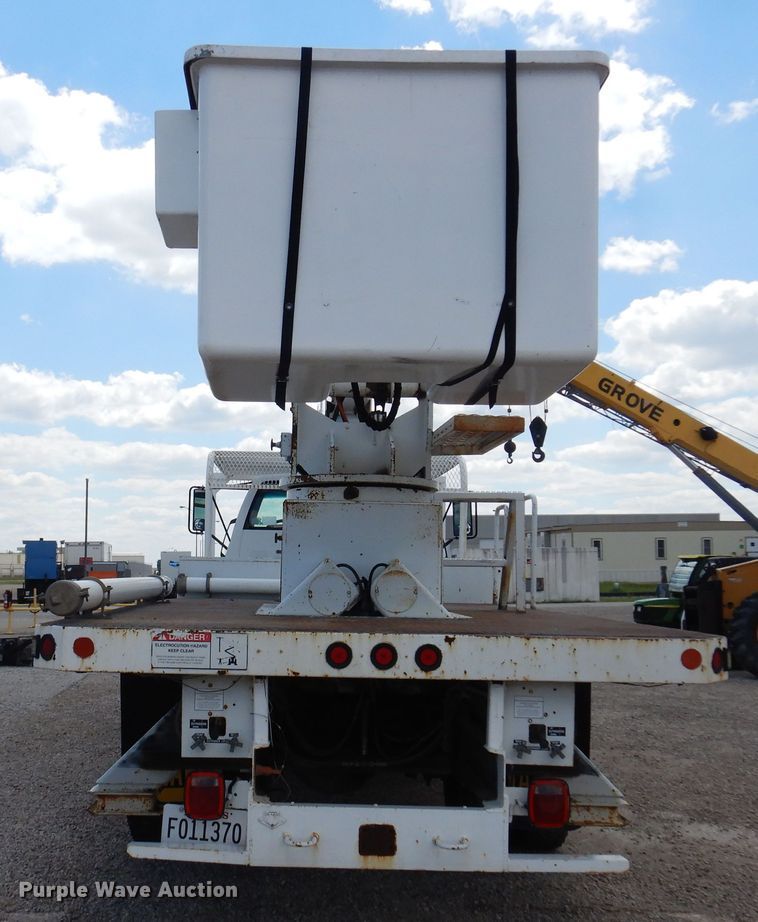 image for item DB7849 2000 GMC C7500  bucket truck