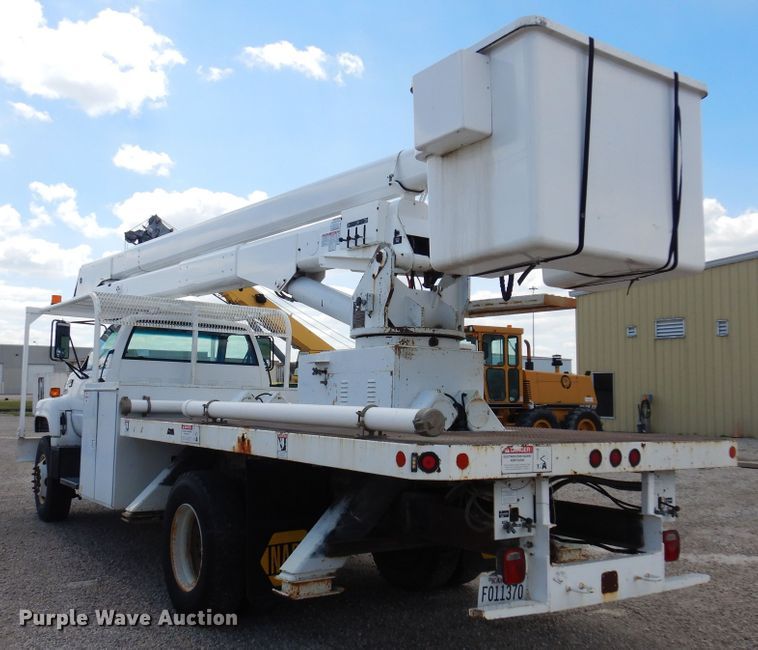image for item DB7849 2000 GMC C7500  bucket truck