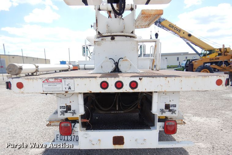 image for item DB7849 2000 GMC C7500  bucket truck