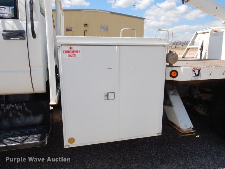 image for item DB7849 2000 GMC C7500  bucket truck