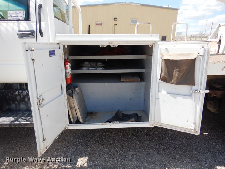 image for item DB7849 2000 GMC C7500  bucket truck