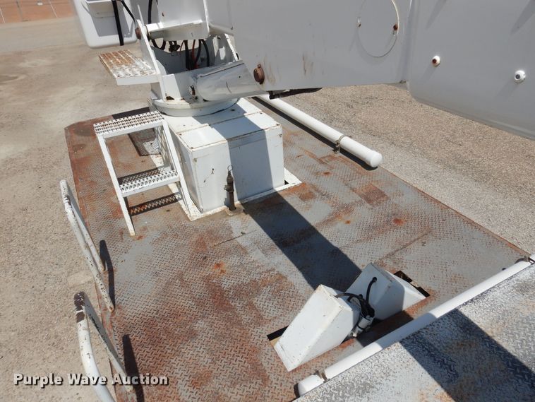 image for item DB7849 2000 GMC C7500  bucket truck