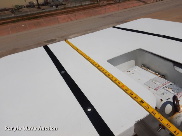 image for item DB7849 2000 GMC C7500  bucket truck