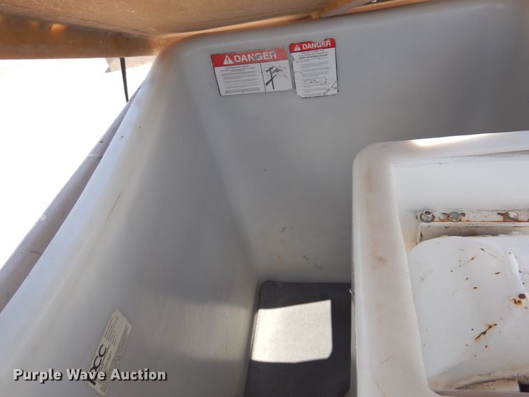 image for item DB7849 2000 GMC C7500  bucket truck