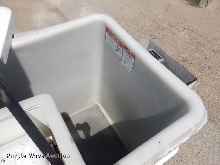 image for item DB7849 2000 GMC C7500  bucket truck