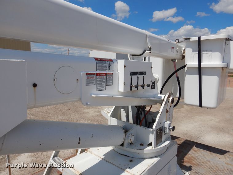 image for item DB7849 2000 GMC C7500  bucket truck