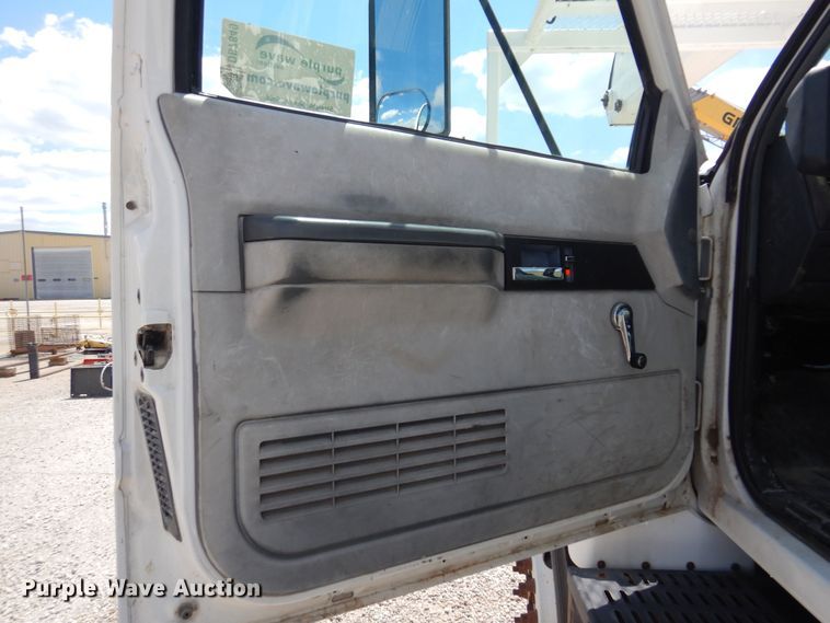 image for item DB7849 2000 GMC C7500  bucket truck