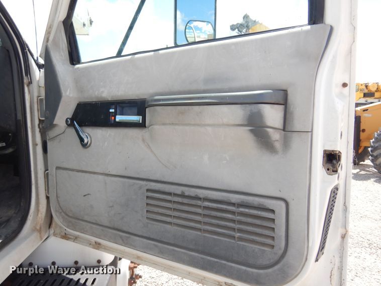 image for item DB7849 2000 GMC C7500  bucket truck