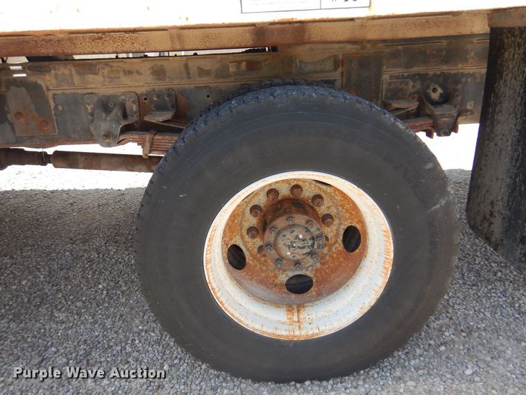 image for item DB7849 2000 GMC C7500  bucket truck