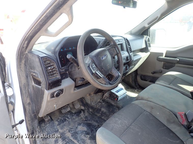 image for item DG2723 2017 Ford F150 XL  SuperCab flatbed pickup truck