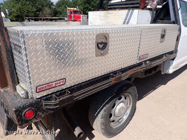 image for item DG2723 2017 Ford F150 XL  SuperCab flatbed pickup truck